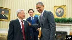 Tổng thống Mỹ Barack Obama tiếp Tổng bí thư đảng CSVN Nguyễn Phú Trọng tại phòng Bầu dục Tòa Bạch Ốc, ngày 7/7/2015.