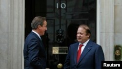 Thủ tướng Anh David Cameron (trái) tiếp Thủ tướng Pakistan Nawaz Sharif tại dinh Thủ tướng 