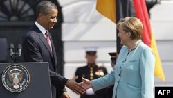 Tổng thống Obama bắt tay Thủ tướng Ðức Angela Merkel tại sân cỏ phía nam Tòa Bạch Ốc, ngày 7/6/2011