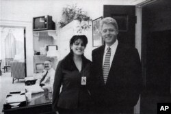 Cựu tổng thống Clinton và cô thực tập sinh Tòa Bạch Ốc Monica Lewinsky