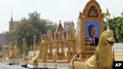 Đoàn xe chuẩn bị cho tang lễ cố quốc vương Norodom Sihanouk