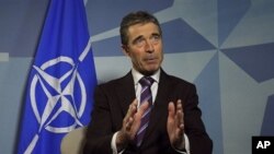 Tổng thư ký NATO Anders Fogh Rasmussen phát biểu tại trụ sở của liên minh ở Brussels