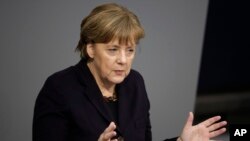 Thủ tướng Đức Angela Merkel phát biểu tại Quốc hội Đức, một ngày trước phiên họp của EU, ngày 17 tháng 2, 2016.