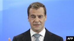 Tổng thống Nga Dmitry Medvedev kêu gọi ông Gadhfi từ chức