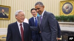 Tổng thống Barack Obama gặp Tổng Bí thư Nguyễn Phú Trọng tại phòng Bầu dục Tòa Bạch Ốc ở thủ đô Washington, ngày 7 tháng 7, 2015. 