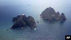 Nhóm đảo người Nhật gọi là Takeshima và Nam Triều Tiên gọi là Dokdo 