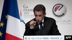 Tổng thống Pháp Nicolas Sarkozy nói chuyện tại diễn đàn Internet e-G8