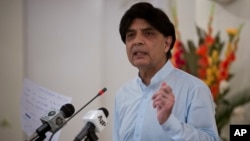 Bộ trưởng Nội vụ Pakistan Chaudhry Nisar Ali Khan cho biết, công dân Mỹ nằm trong danh sách đen Matthew Barrett sẽ bị trục xuất một khi cuộc thẩm vấn kết thúc, trong cuộc họp báo ở Islamabad, ngày 12 tháng 8 năm 2016. 