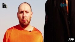 Cái chết của ông Sotloff và vụ chặt đầu trước đó một nhà báo Mỹ khác, ông James Foley, đã khiến nhiều người Mỹ tức giận.