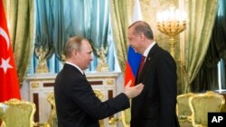 Tổng thống Nga Vladimir Putin và Tổng thống Thổ Nhĩ Kỳ Tayyip Erdogan tại Moscow.