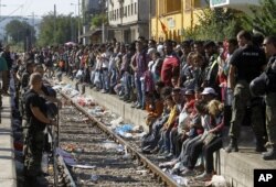 Serbia và Macedonia trở thành điểm trung chuyển chính cho hàng chục ngàn di dân đang tìm cách đến châu Âu trong những tháng gần đây.