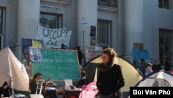 Sproul Plaza trong những ngày có phong trào Occupy Cal. (Ảnh: Bùi Văn Phú)