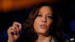 Thượng nghị sĩ Kamala Harris, ứng cử viên TT bên Đảng Dân Chủ, đọc diễn văn tại một hội thảo ở New Orleans, ngày 19/4/2019.