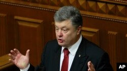 Tổng thống Ukraine Petro Poroshenko ngày hôm qua cảnh báo là có mối đe dọa rất lớn về một cuộc tấn công qui mô lớn của các phiến quân được Nga yểm trợ.