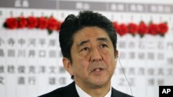 Cử tri Nhật Bản chọn ông Shinzo Abe theo chủ trương diều hâu trở lại làm Thủ tướng.