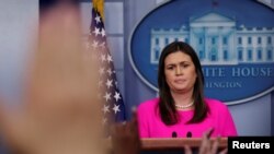 Bà Sarah Sanders.