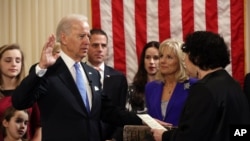 Phó Tổng thống Joe Biden tuyên thệ nhậm chức