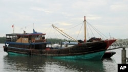 Tàu đánh cá Trung Quốc Qiongqionghai 09.063 neo tại một bến tàu ở Honda Bay Wharf tại thành phố Puerto Princesa, Tây Philippines. (Ảnh chụp ngày 10/5/2014).