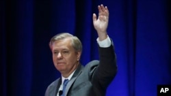 Thượng nghị sĩ Mỹ Lindsey Graham của bang South Carolina, hôm thứ Hai đã từ bỏ cuộc đua tranh đề cử tổng thống của Đảng Cộng hòa năm 2016, thừa nhận rằng ông giành được ít sự ủng hộ chính trị.