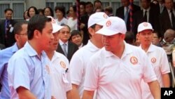 Con trai Thủ tướng Hun Sen, Hun Many, thứ hai từ phải qua. 