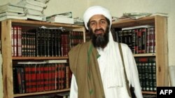 Thủ lĩnh al-Qaida Osama bin Laden (hình chụp tháng 4/1998) tại Afghanistan