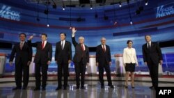 Các ứng cử viên Cộng hòa từ trái các ông: Rick Santorum, Rick Perry, Mitt Romney, Newt Gingrich, Ron Paul, Michele Bachmann, và Jon Huntsman