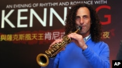 Nghệ sĩ saxophone nhạc jazz người Mỹ Kenny G.