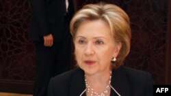 Ngoại trưởng Clinton nói rằng Hoa Kỳ muốn ủng hộ những nhà lãnh đạo coi đây có thể là cơ hội cuối trong một thời gian quá dài nhắm giải quyết cuộc xung đột Trung Đông