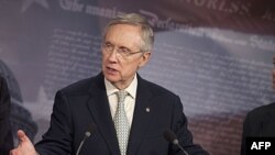 Thượng nghị sĩ Dân chủ Harry Reid, lãnh đạo khối đa số tại Thượng viện phát biểu trong một cuộc họp báo ở Quốc hội Hoa Kỳ, ngày 29/7/2011