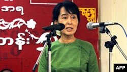 Bà Aung San Suu Kyi cho biết chỉ có khoảng 40 tù nhân chính trị được đưa vào danh sách ân xá dài của chính phủ trong tuần này