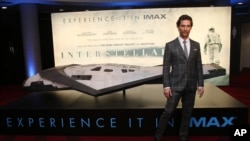 Diễn viên Matthew McConaughey tại buổi công chiếu phim Interstellar ở trung tâm London. 