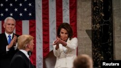 Bà Nancy Pelosi tỏ ra thận trọng trong việc luận tội ông Trump