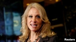 Bà Kellyanne Conway nói chuyện với các phóng viên tại Tháp Trump ở New York, 16/11/2016.