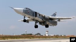 Chiến đấu cơ SU-24M của Nga cất cánh từ căn cư không quân Hmeimim ở Syria.