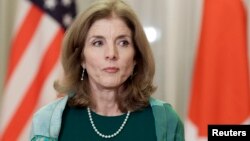 Đại sứ Hoa Kỳ tại Nhật Bản Caroline Kennedy cũng bị ông Kamiya, 52 tuổi, dọa giết.