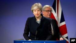 Thủ tướng Anh Theresa May và Chủ tịch Ủy ban châu Âu Jean-Claude Juncker.