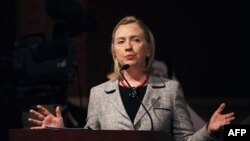 Ngoại trưởng Clinton đã công du Mexico để thảo luận với các nhà lãnh đạo Mexico về vấn đề bài trừ ma túy