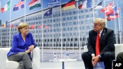 Ông Trump và bà Merkel có mối quan hệ bằng mặt không bằng lòng