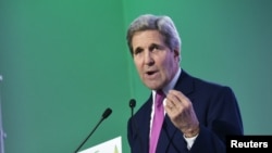 Ngoại trưởng Mỹ John Kerry phát biểu trong hội nghị LHQ về biến đổi khí hậu tại Le Bourget, ngoại ô Paris, ngày 9/12/2015.