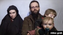 Trong một băng video do nhómTaliban ở Afghanistan phổ biến vào tháng 12/2016, công dân Mỹ Caitlan Coleman và chồng, Joshua Boyle, một công dân Canada, kêu gọi ông Trump, lúc đó là Tổng Thống tân cử- hãy thương thuyết với Taliban để phóng thích gia đình ông bà.