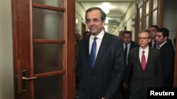 Thủ tướng Hy Lạp Antonis Samaras tham dự cuộc họp nội các đầu tiên của chính phủ ông tại quốc hội ở Athens, ngày 21/6/2012