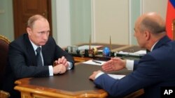 Владимир Путин и Антон Силуанов