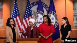 Các Dân biểu Hoa Kỳ Rashida Tlaib (D-MI), Ilhan Omar (D-MN), Alexandria Ocasio-Cortez (D-NY) và Ayanna Pressley (D-MA) tại cuộc họp báo hôm 15/7/2019.