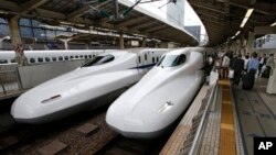 Tàu tốc độ cao Shinkansen của Nhật. Chưa rõ Việt Nam sẽ chọn công nghệ của nước nào.