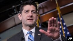 Chủ tịch Hạ viện Paul Ryan nói Chính quyền cấp bang và cấp địa phương nên được phép quyết định liệu có nên trang bị súng cho giáo viên hay không.