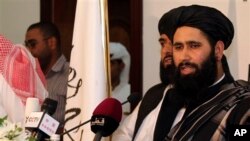 Ông Muhammad Naeem, đại diện của Taliban, phát biểu trong một cuộc họp báo tại lễ khai mạc văn phòng chính trị ở Doha, Qatar, ngày 18/6/2013. 