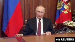 Tổng thống Nga Vladimir Putin qua video hôm 24/2/2022.