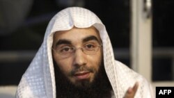 Fouad Belkacem, thủ lãnh của nhóm Sharia4Belgium, bị tuyên án 12 năm tù.