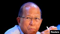 Bộ trưởng Quốc phòng Philippines, ông Delfin Lorenzana