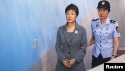 Cựu Tổng thống Park Geun-hye đến tòa án vào ngày 25/4/2017.